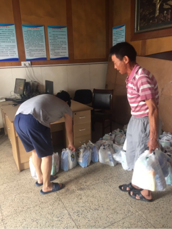 三伏高温送清凉  致敬一线完美·体育人