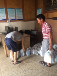 三伏高温送清凉  致敬一线完美·体育人